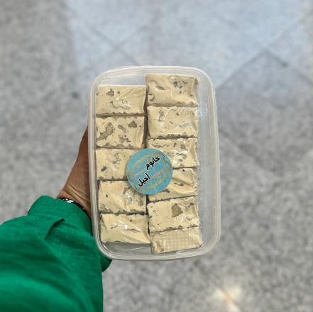 نوقا گردو و بادام سنتی و خوشمزه با مغزهای تازه و شهد طبیعی، نرم و مقوی