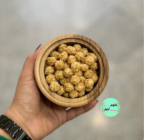 کنجد عسلی تازه و مقوی تهیه شده از کنجد مرغوب و عسل طبیعی، میان وعده ای سالم و انرژی بخش