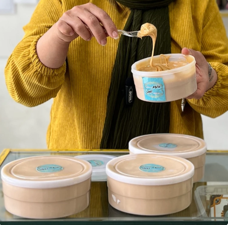 شیره سفید انگور طبیعی و سنتی با رنگ روشن و بافت نرم